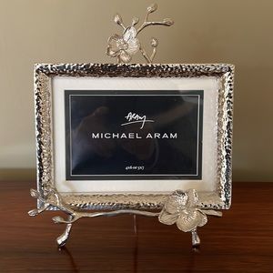 Michael Aram
Black Orchid Easel Frame, 4” x 6” or 5" x 7"